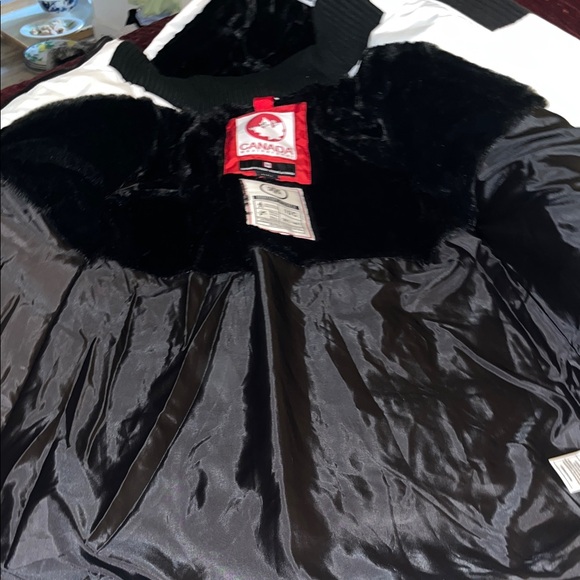 Canada Goose Quilted White Jacket with Black Accents - Picture 8 of 9